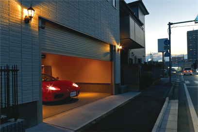 電動シャッター付きビルトインガレージの施工事例