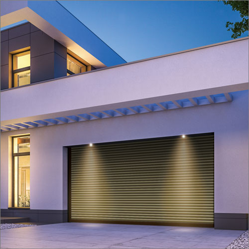 文化シヤッター「御前様」の住宅用電動ガレージシャッター（消音タイプ）