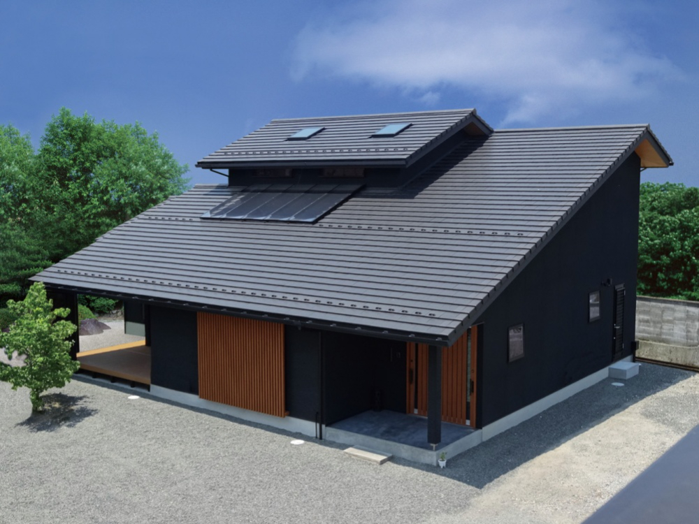 太陽光パネルを搭載した片流れの瓦屋根住宅