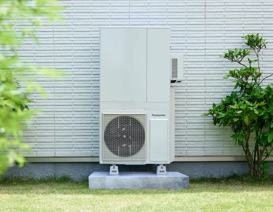 屋外に設置されたサラウェルの本体ユニット